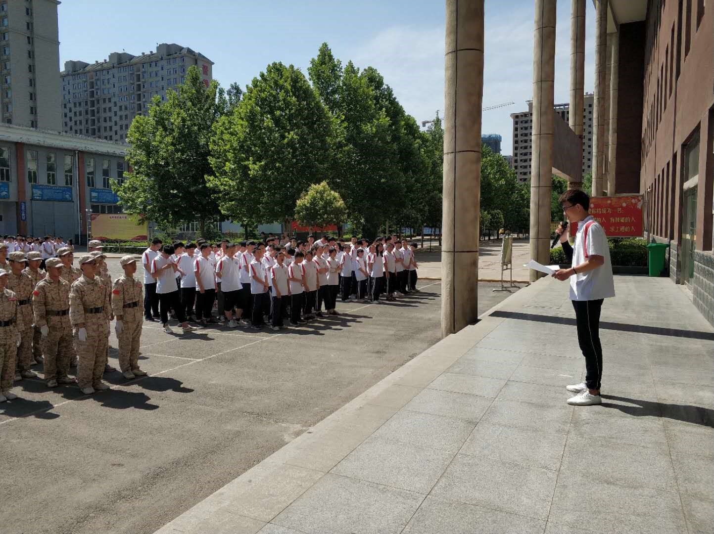 通过国旗下讲话宣传禁毒知识